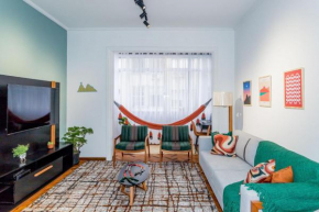Chegou o Pé na Areia em Plena Praia de Copacabana, incrível apto de 2 e 3 Quartos, tudo novo e decorado, 50m da Praia, com cozinha e lavanderia completos